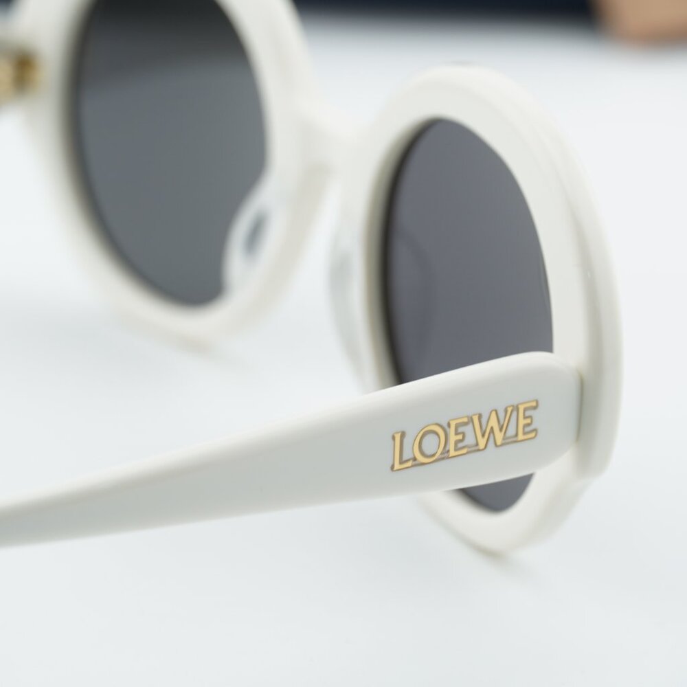 Loewe LW40135I 25A Round Sunglasses - Ivory / Smoke - Picture 8 of 10